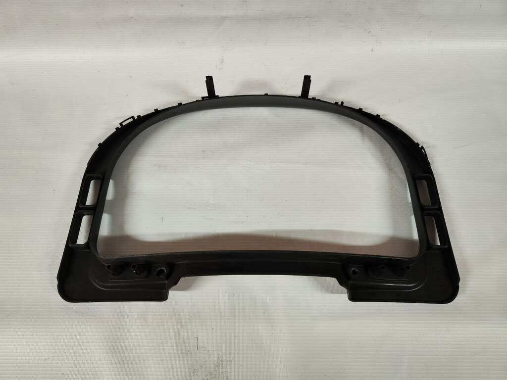 накладка щитка приборов б/у \ сломано одно крепление , сломаны направляющие - 1